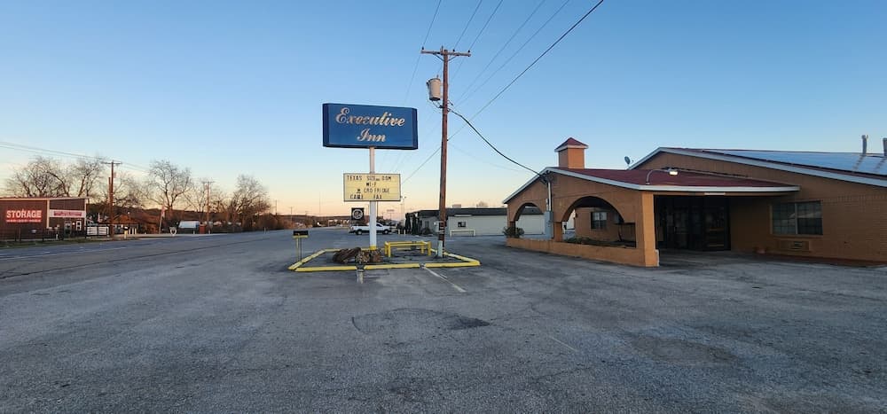 Executive Inn By OYO Mineral Wells US-180 featured exterior or lobby in Mineral Wells, TX — similar hotel