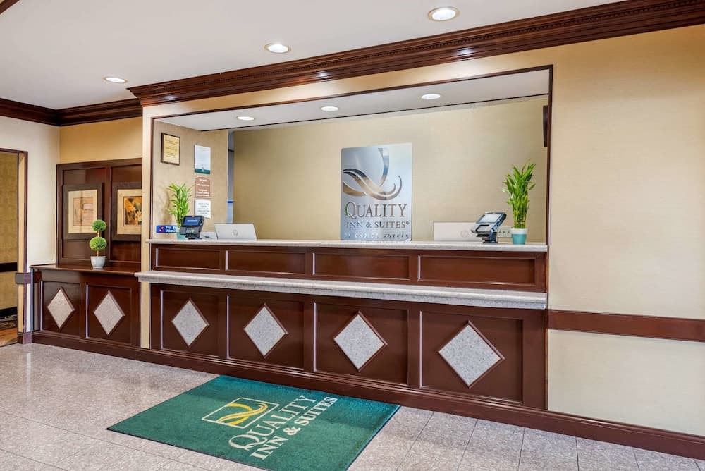 Comfort Inn & Suites Cincinnati Uptown Clifton interior in Cincinnati, OH — gallery photo 2