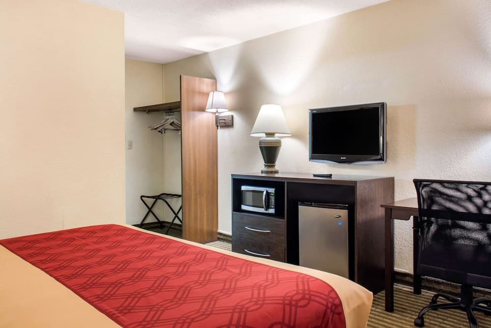 Econo Lodge Inn And Suites gallery photo in Binghamton, NY — image 6