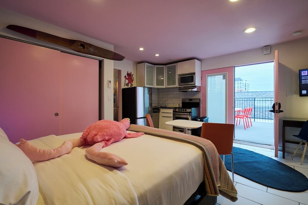 BIG LITTLE HOTEL property views in Denver, CO — gallery photo 3