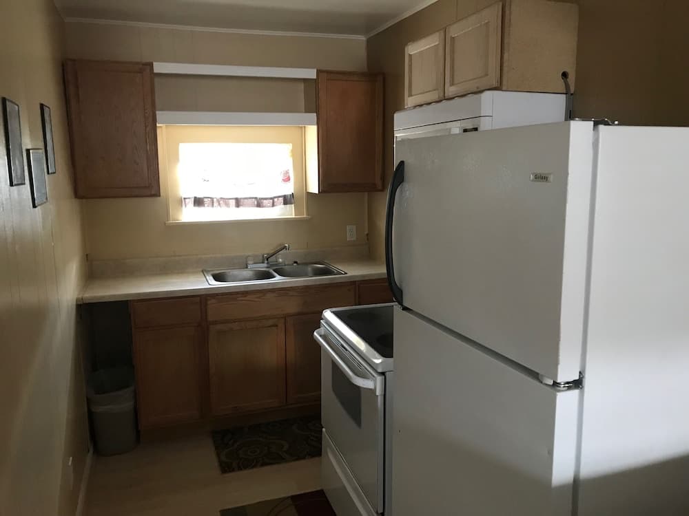Economy Guest Village and Apartments interior in Rock Springs, WY — gallery photo 2