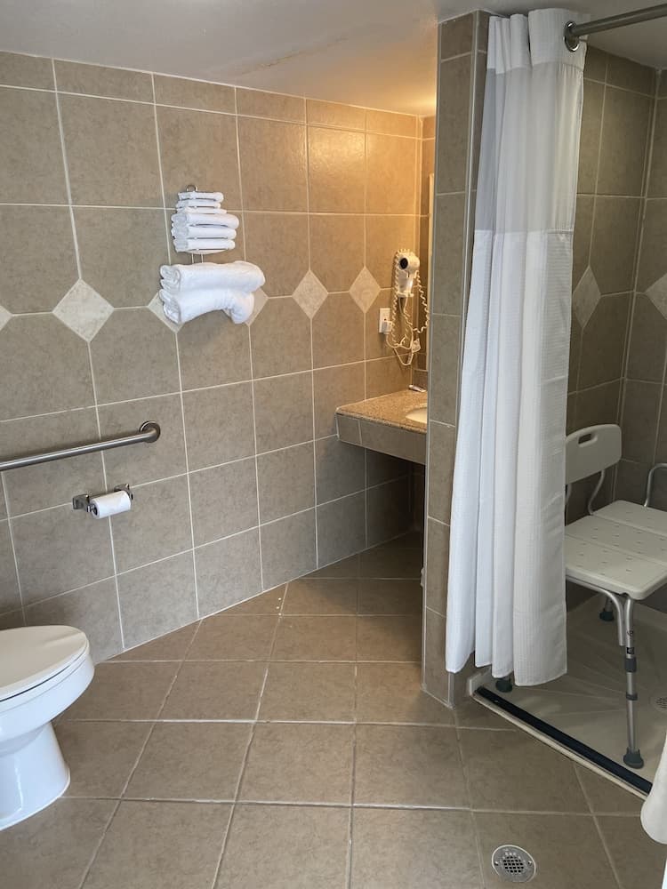 Ramada by Wyndham Butler/Tesla Biohealing Resort gallery photo in Butler, PA — image 34