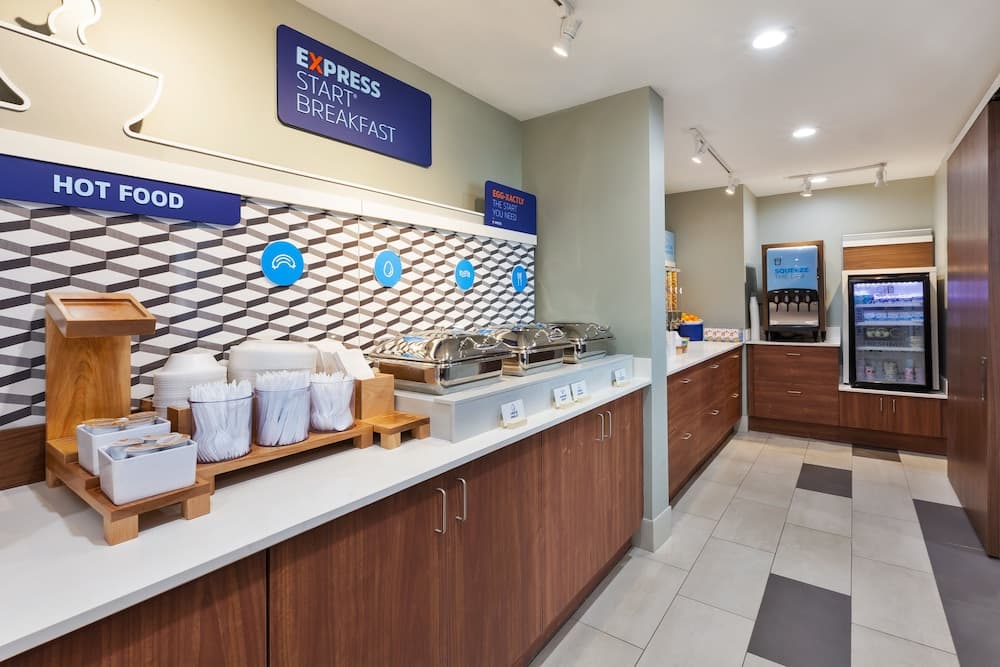 Holiday Inn Express Detroit-Warren by IHG gallery photo in Warren, MI — image 22