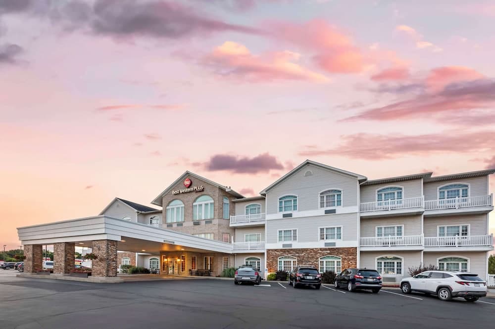 Best Western Plus Dutch Haus Inn and Suites featured exterior or lobby in Columbiana, OH — similar hotel