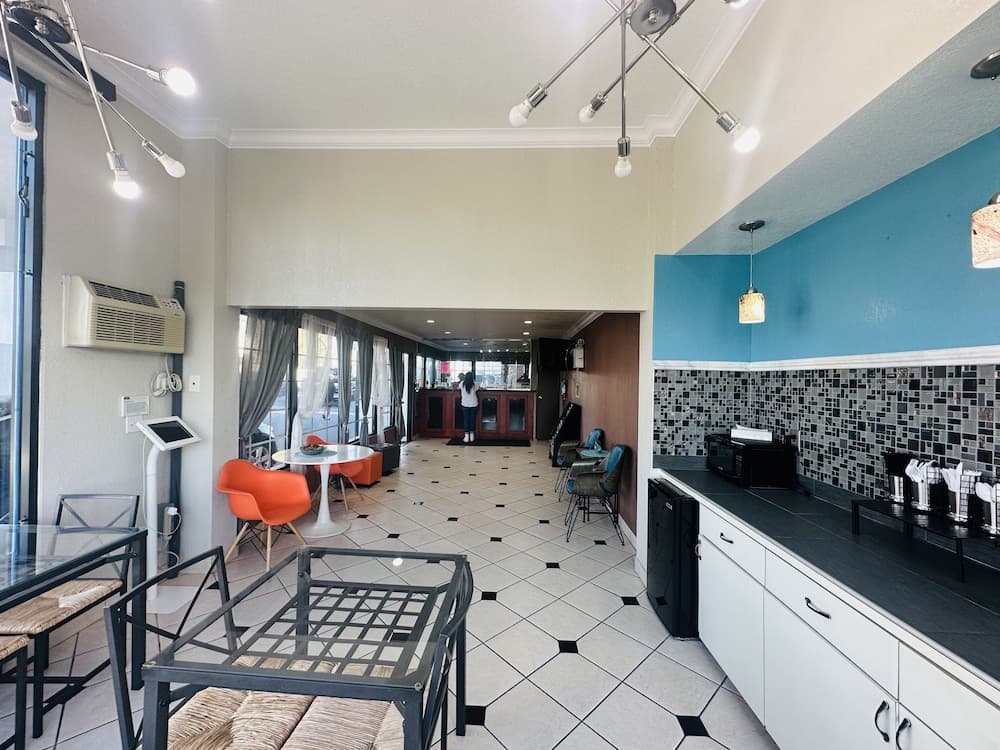 Casa Blanca Hotel - Orange interior in Orange, CA — gallery photo 2