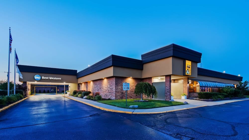 Best Western Woodhaven Inn featured exterior or lobby in Woodhaven, MI — similar hotel