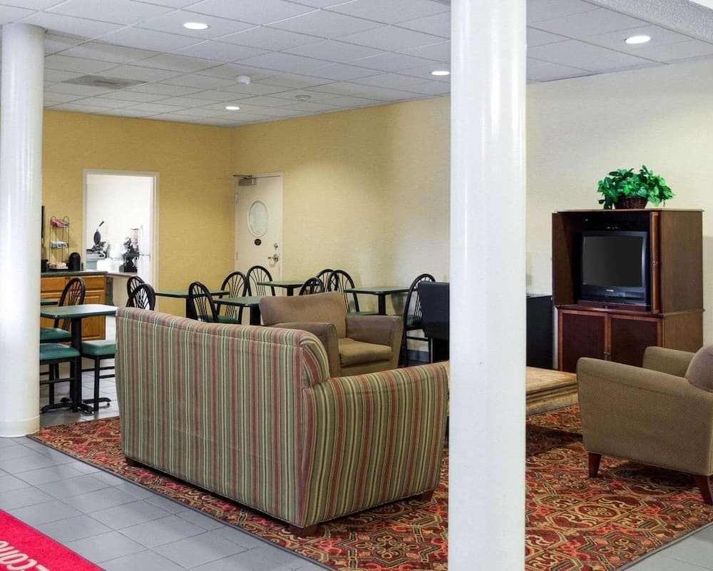 Econo Lodge Yazoo City property views in Yazoo City, MS — gallery photo 3
