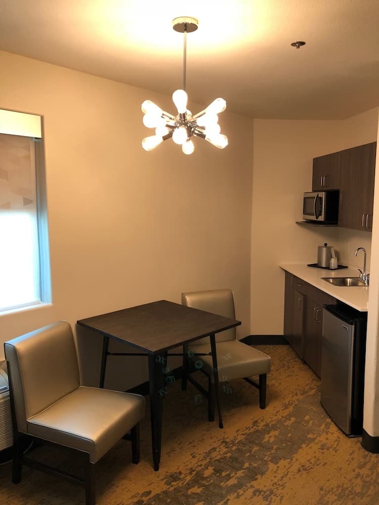 Holiday Inn Selma - Swancourt by IHG property views in Selma, CA — gallery photo 3