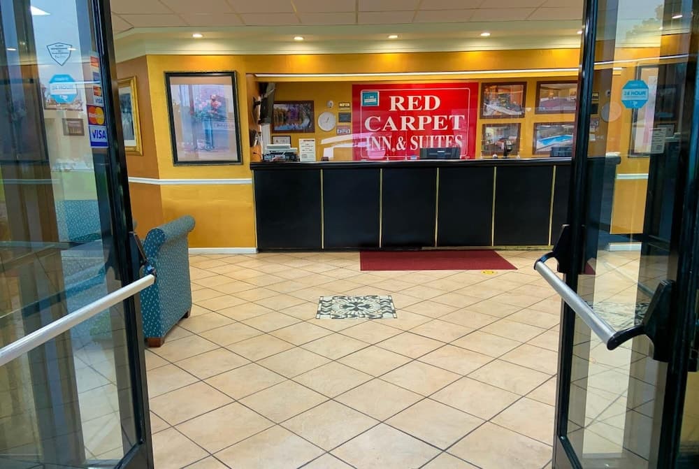 Red Carpet Inn & Suites interior in Kinston, NC — gallery photo 2
