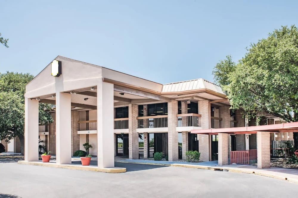 Republic Hotel of Ozona featured exterior or lobby in Ozona, TX — similar hotel