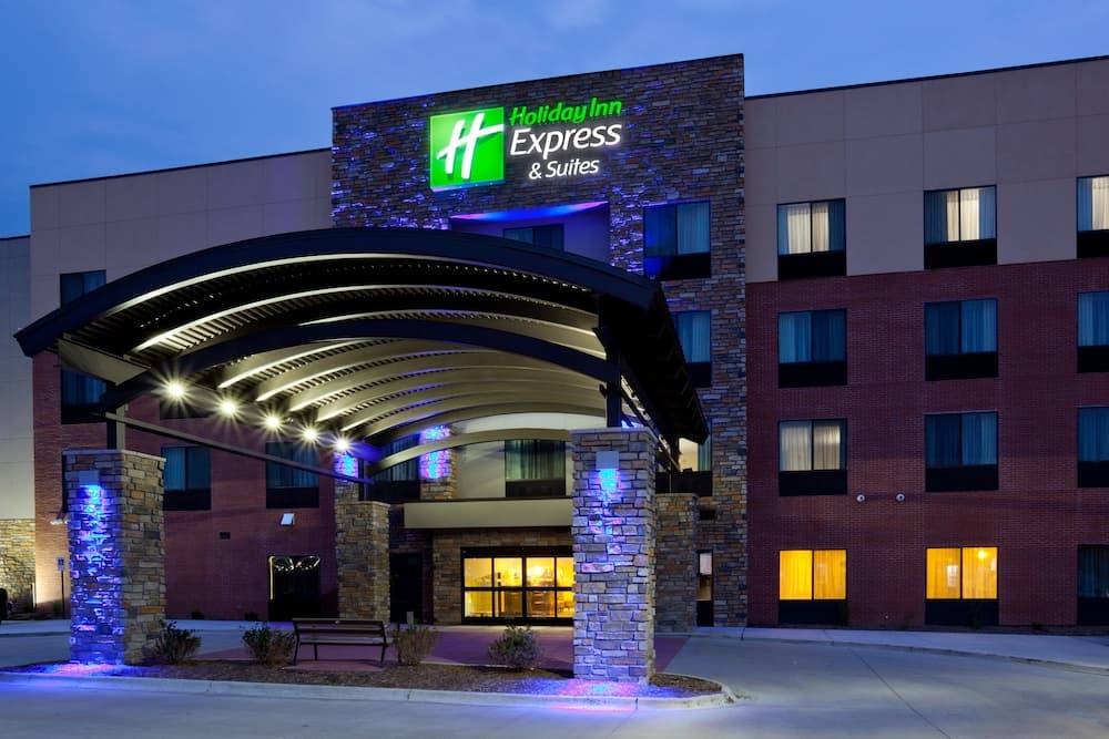 Holiday Inn Express & Suites Davenport by IHG gallery photo in Davenport, IA — image 12