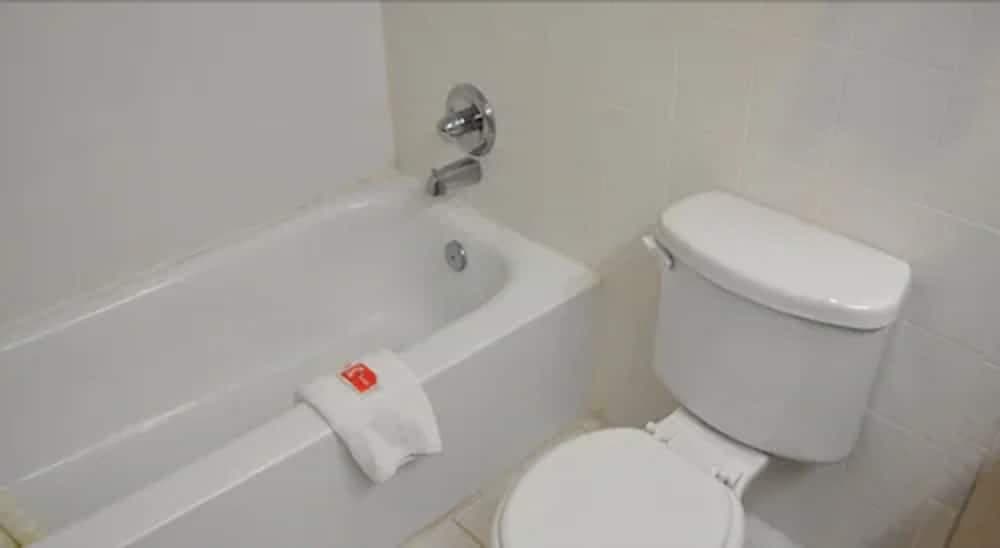 Airport Inn Flint interior in Flint, MI — gallery photo 2