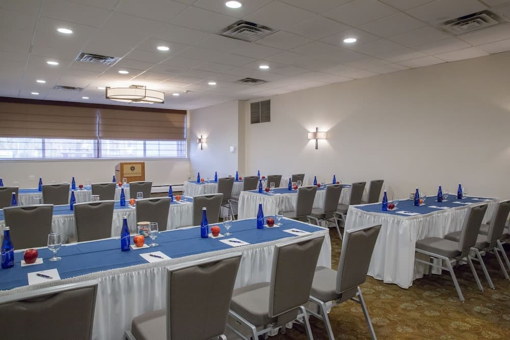 The Kenilworth Hotel - Airport West gallery photo in Kenilworth, NJ — image 11