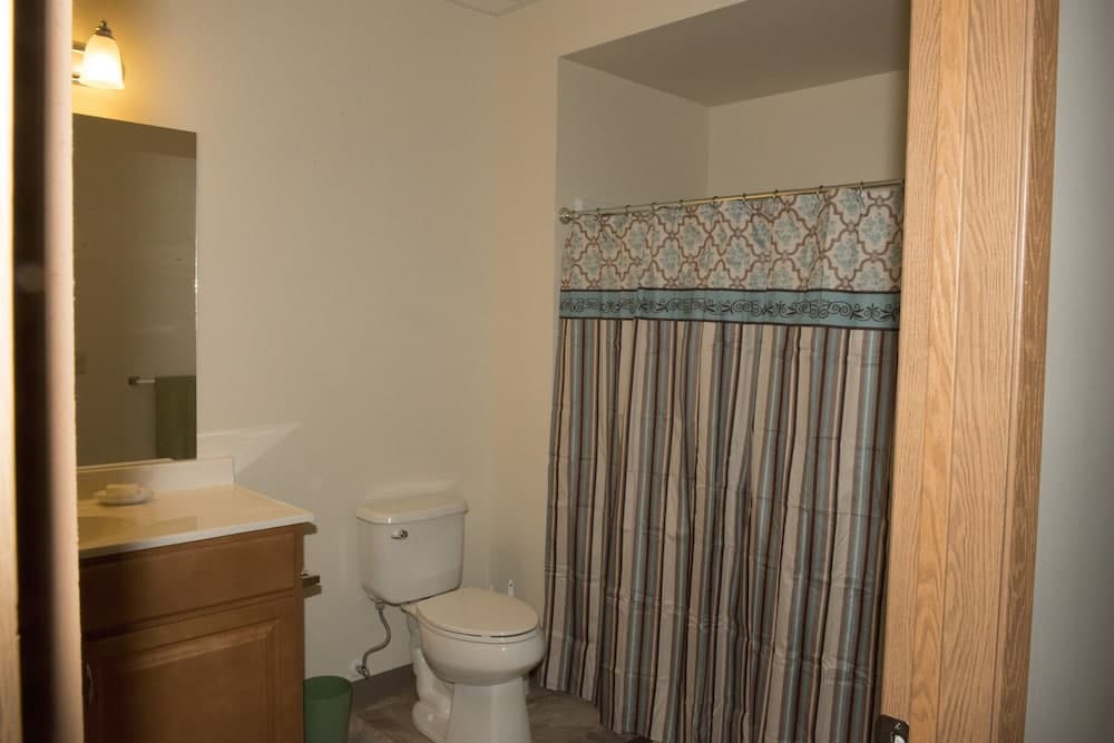 Bridges Inn & Extended Stay Suites interior in New Castle, PA — gallery photo 2