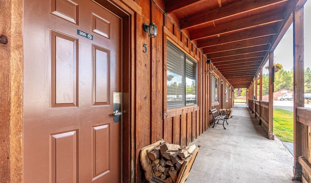 Willamette Pass Inn Chalets featured exterior or lobby in Crescent, OR — similar hotel
