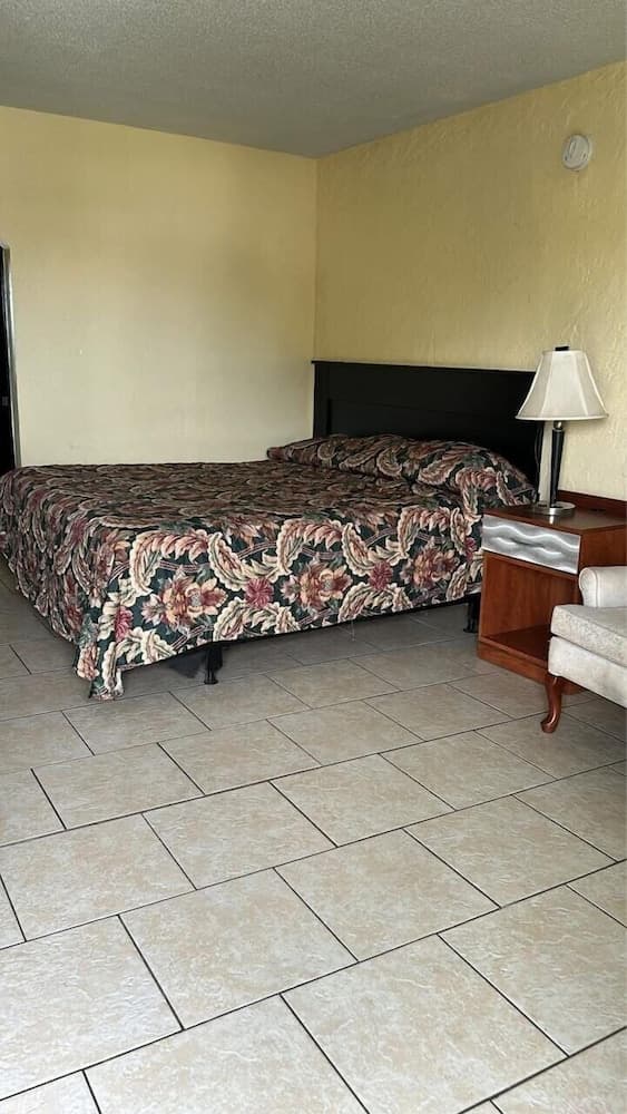 Sebastian Inn featured exterior or lobby in Kissimmee, FL — similar hotel