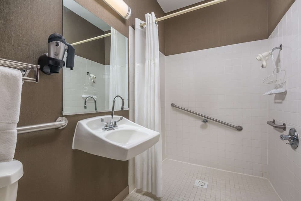 Ramada by Wyndham Catlettsburg Ashland gallery photo in Catlettsburg, KY — image 25