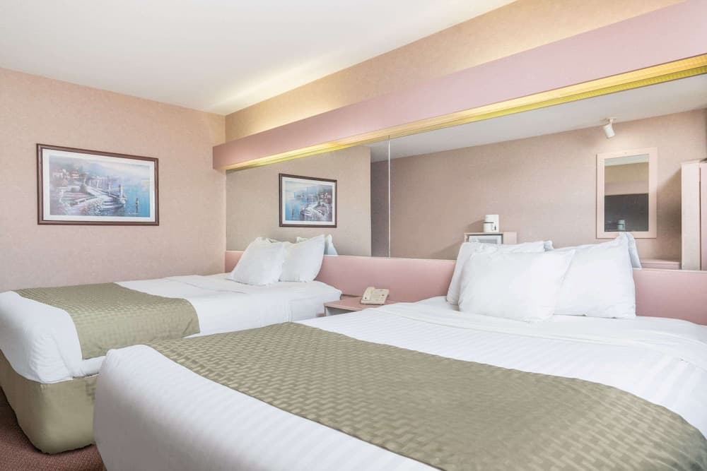 Microtel Inn by Wyndham Onalaska/La Crosse property views in Onalaska, WI — gallery photo 3