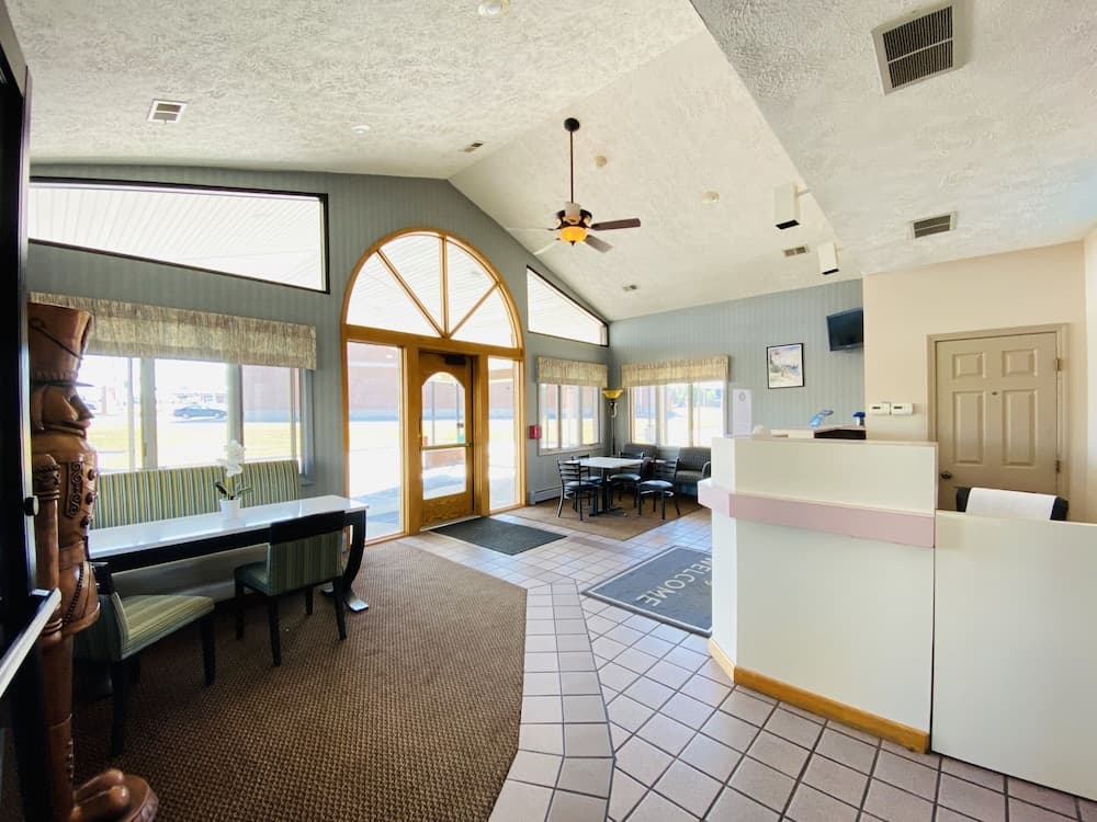 Fleetwood Inn & Suites interior in Cheboygan, MI — gallery photo 2