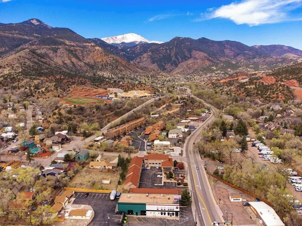 The Ridge Hotel - Manitou Springs — hotel in Manitou Springs, Colorado