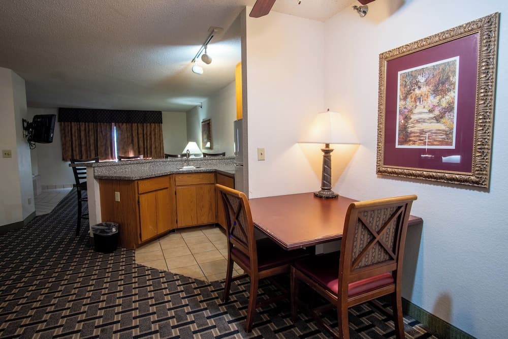 Blue Way Inn & Suites Eagan interior in Eagan, MN — gallery photo 2