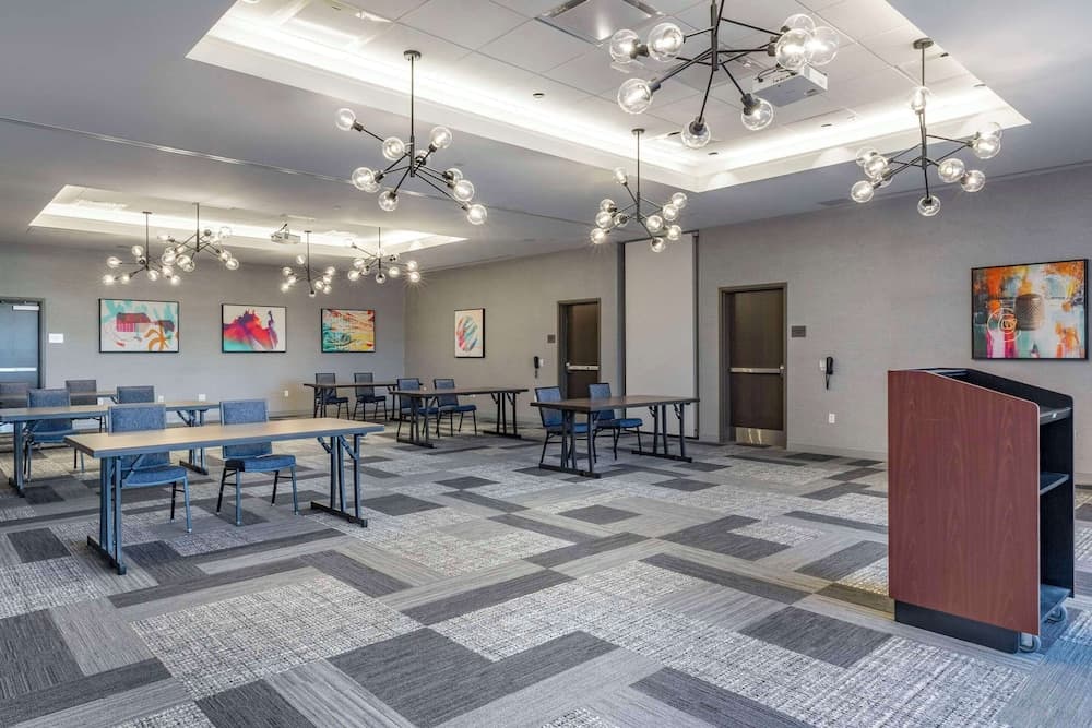 Cambria Hotel Manchester South Windsor interior in South Windsor — gallery photo 2