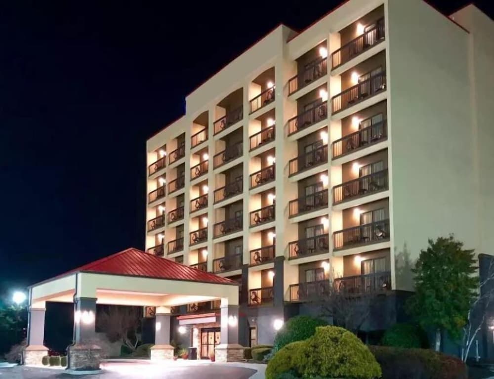 Vista Suites of Pigeon Forge featured exterior or lobby in Pigeon Forge, TN — similar hotel