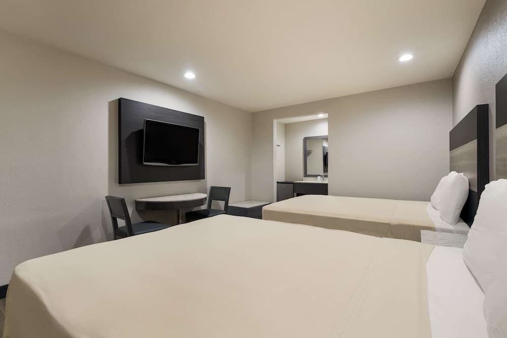 Rodeway Inn San Bernardino - Colton gallery photo in San Bernardino, CA — image 24