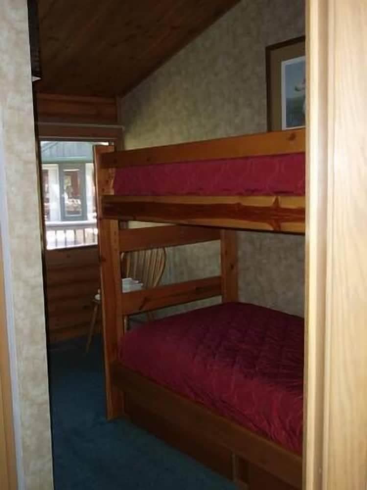 Chalets interior in Pequot Lakes, MN — gallery photo 2