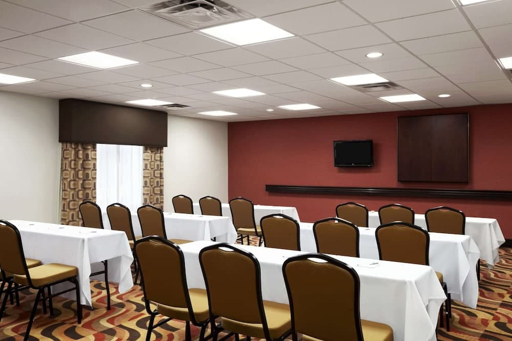 Hampton Inn & Suites Conroe - I-45 North interior in Conroe, TX — gallery photo 2