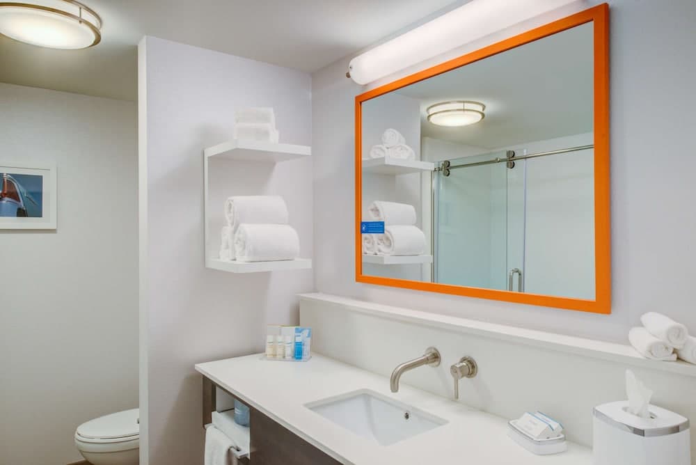 Hampton Inn & Suites Wixom gallery photo in Wixom, MI — image 9