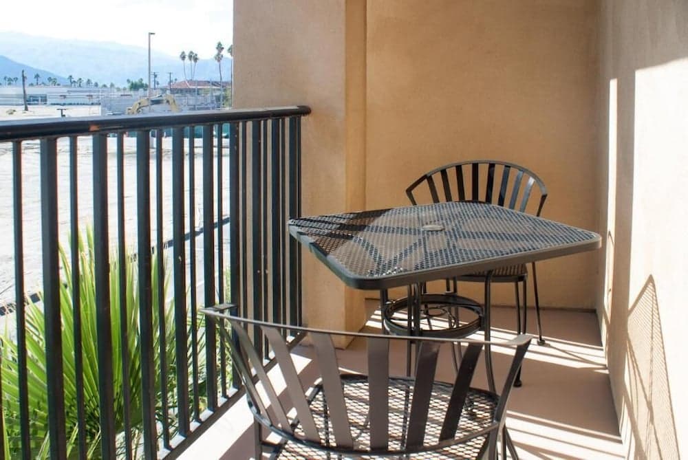Super 8 by Wyndham Indio gallery photo in Indio, CA — image 7