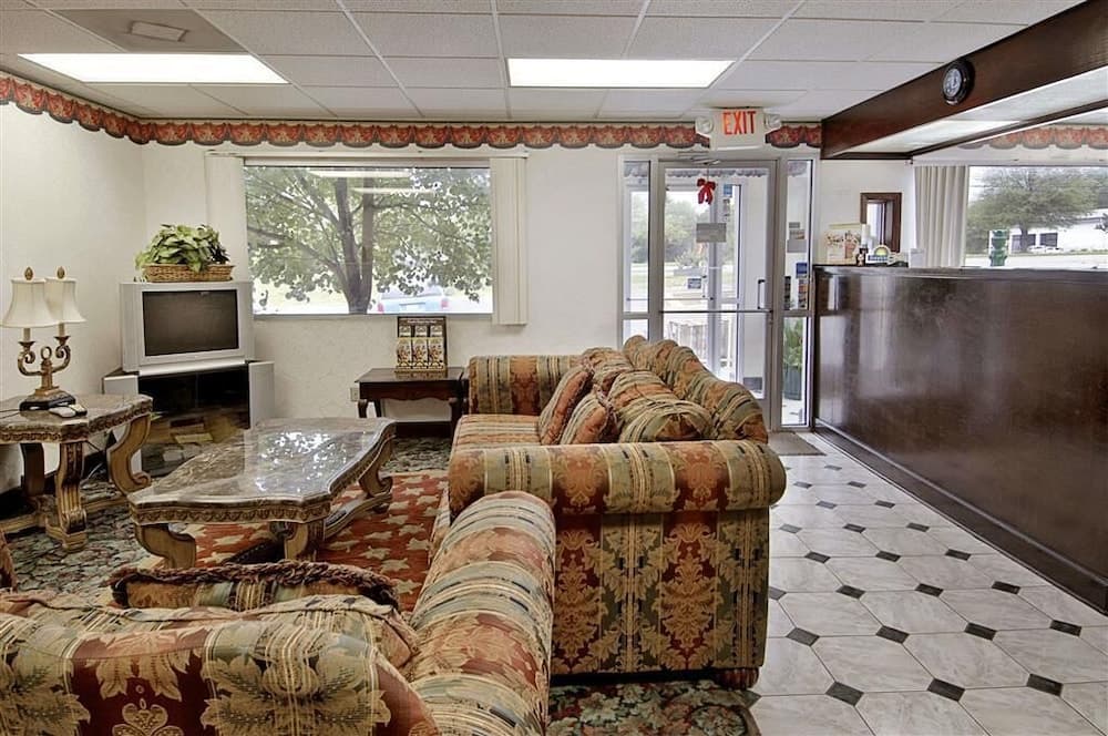 Rodeway Inn Concord - Kannapolis interior in Concord, NC — gallery photo 2