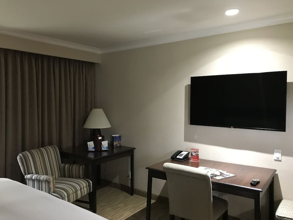 Coast Burbank Hotel gallery photo in Burbank, CA — image 36
