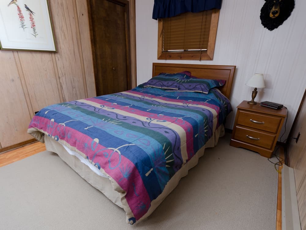 Top of the World interior in Snowshoe — gallery photo 2