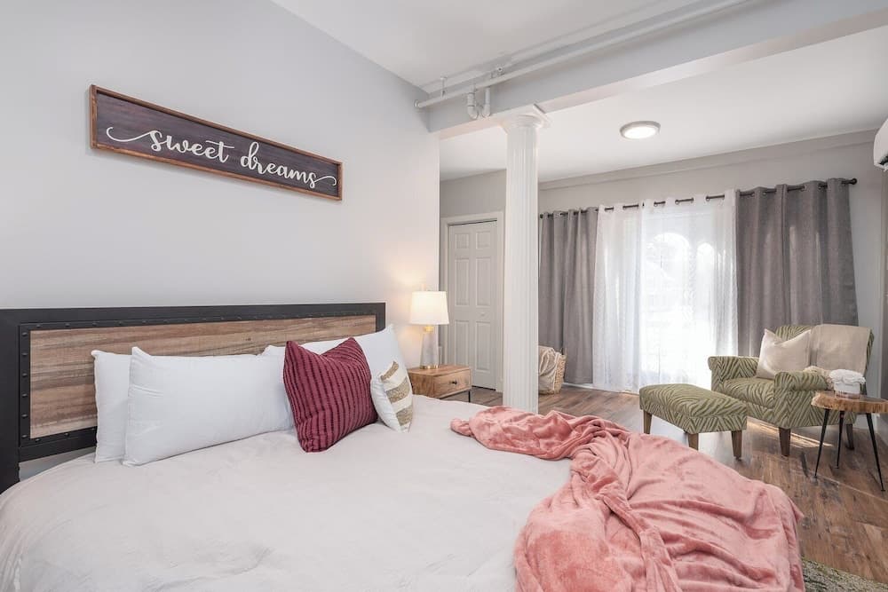TuckAway Suites at East Branch interior in Intervale — gallery photo 2