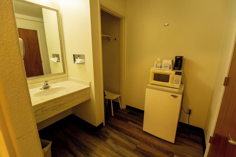 Hotel Inn Pendleton I-84 interior in Pendleton, OR — gallery photo 2