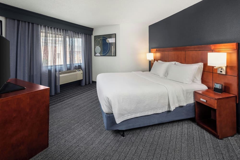 Courtyard by Marriott La Crosse interior in La Crosse, WI — gallery photo 2