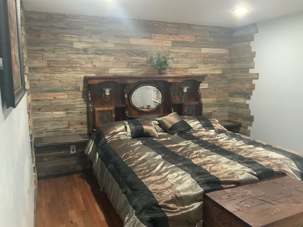 Cedar house interior in Rockaway Beach, MO — gallery photo 2