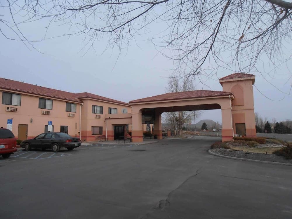 Quality Inn Thermopolis Near Hot Springs featured exterior or lobby in Thermopolis, WY — similar hotel