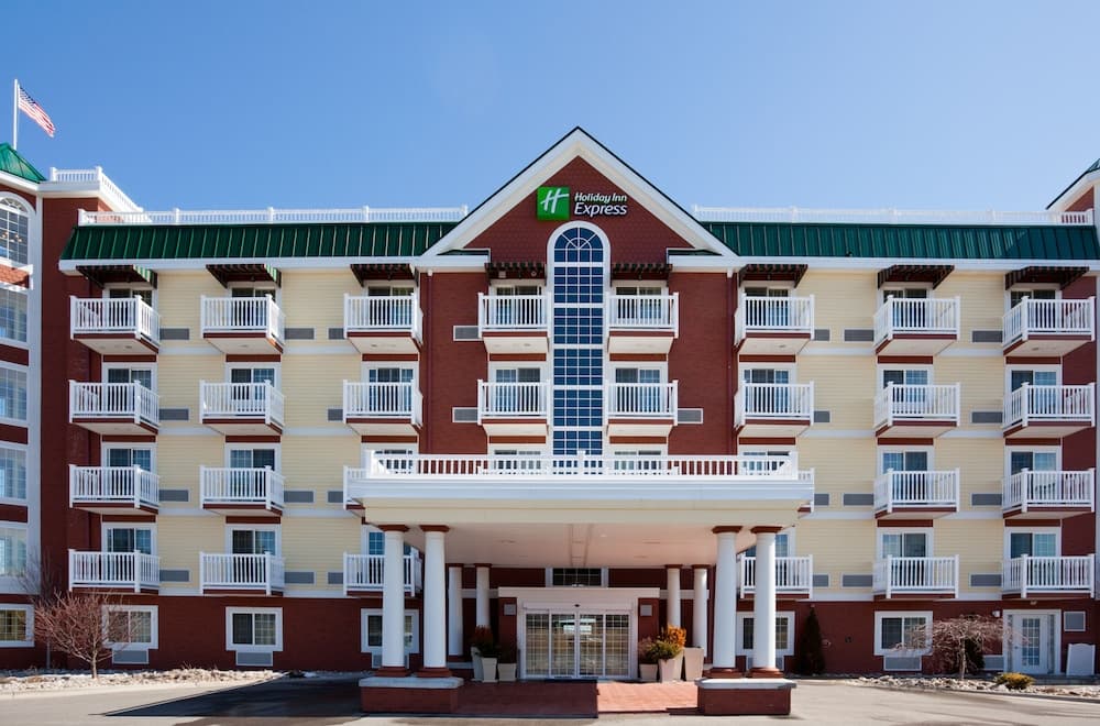 Holiday Inn Express & Suites Petoskey by IHG featured exterior or lobby in Petoskey, MI — similar hotel
