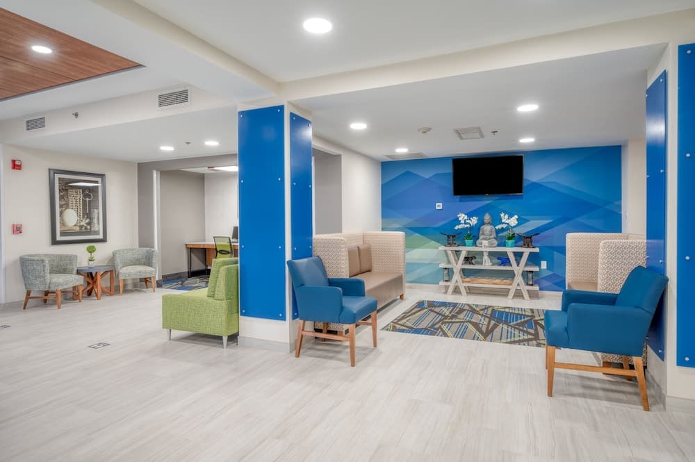 Holiday Inn Express Hotel & Suites Greenville by IHG interior in Greenville, OH — gallery photo 2