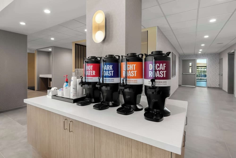 Hampton Inn & Suites Corona, Ca gallery photo in Corona, CA — image 7