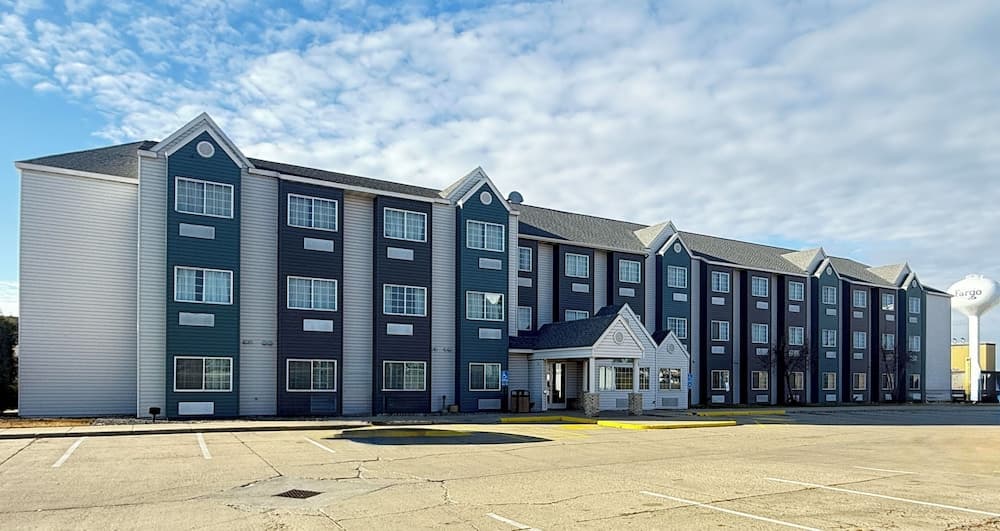 Red River Lodge interior in Fargo, ND — gallery photo 2