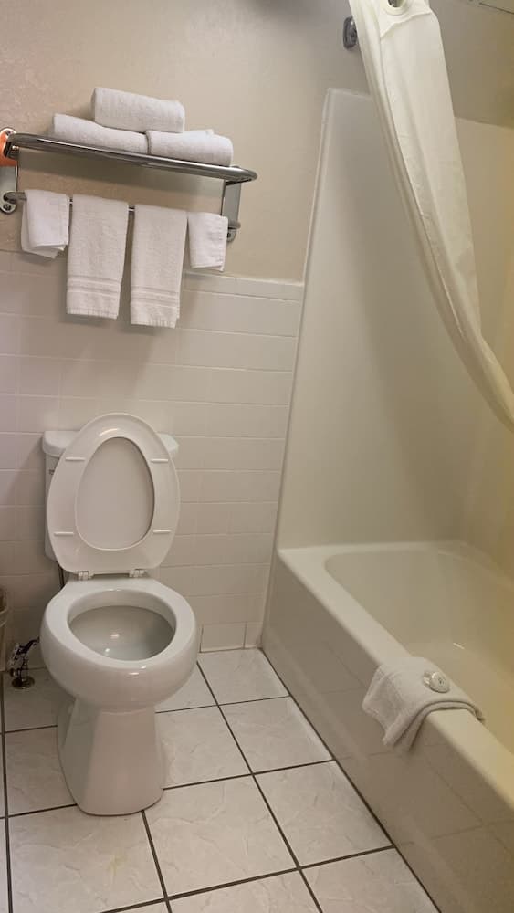 Regency Inn And Suites interior in Stilwell, OK — gallery photo 2