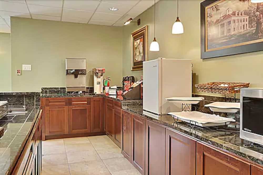 Carmel Inn & Suites gallery photo in Thibodaux, LA — image 9