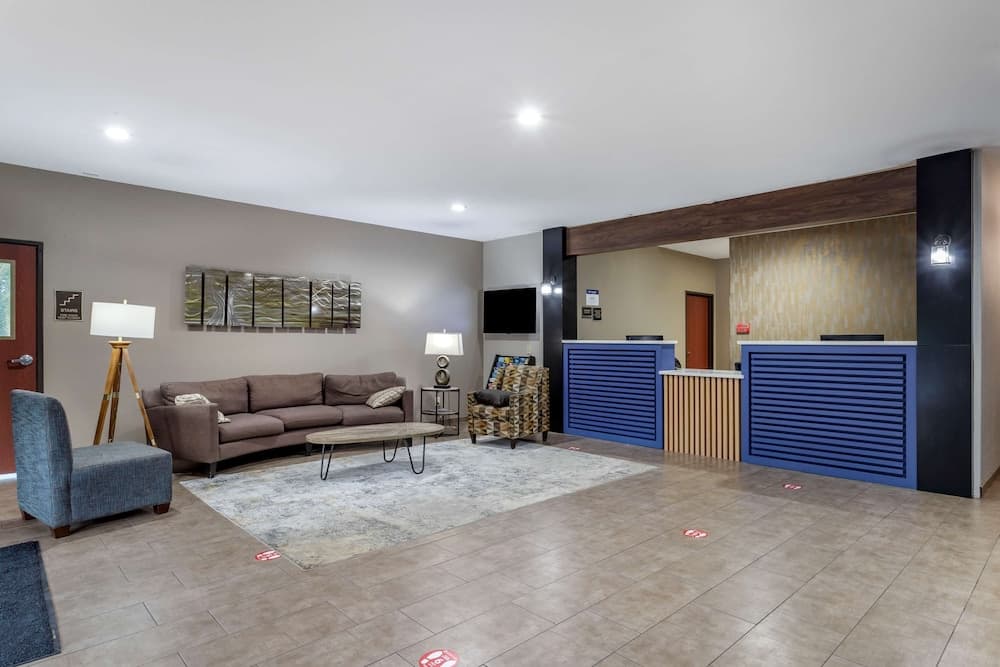 Best Western Oakdale Inn interior in Oakdale, LA — gallery photo 2