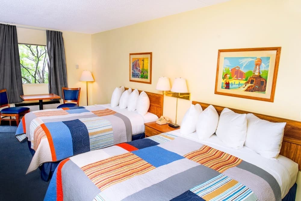 Grand Country Waterpark Resort interior in Branson, MO — gallery photo 2