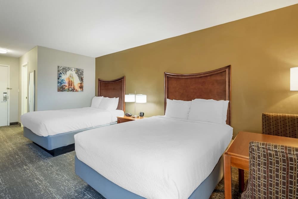 Clarion Inn North Haven - New Haven North gallery photo in North Haven — image 33