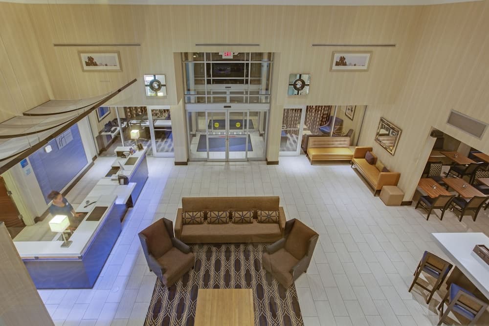Holiday Inn Express Hotel and Suites Laurel by IHG interior in Laurel, MD — gallery photo 2